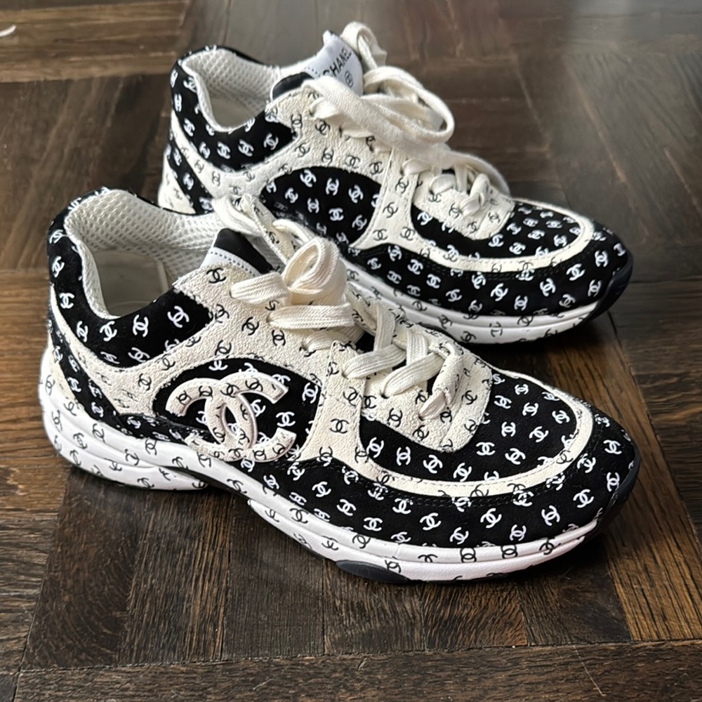 AUTHENTIC CHANEL CC sneakers size 37.5 great condition!!